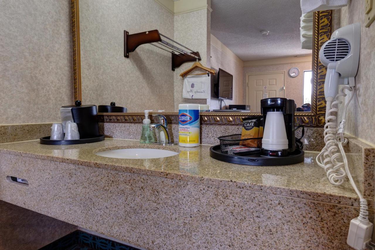Deluxe Inn - Fayetteville I-95 Экстерьер фото